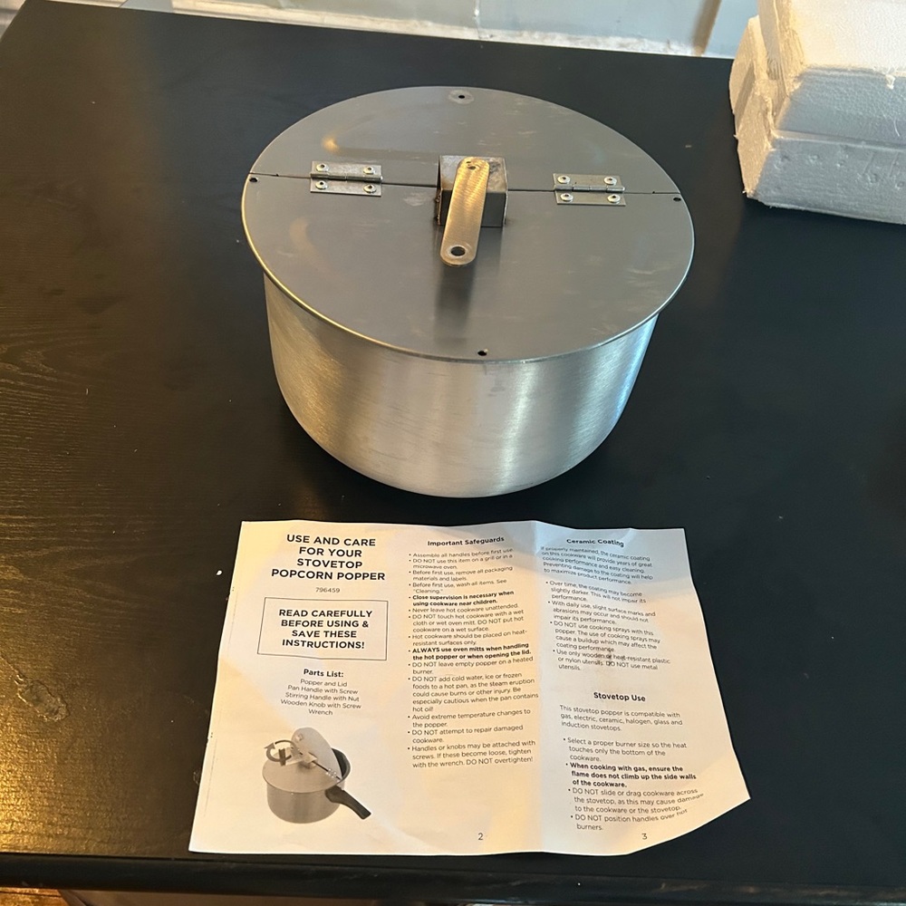 Stovetop popcorn popper